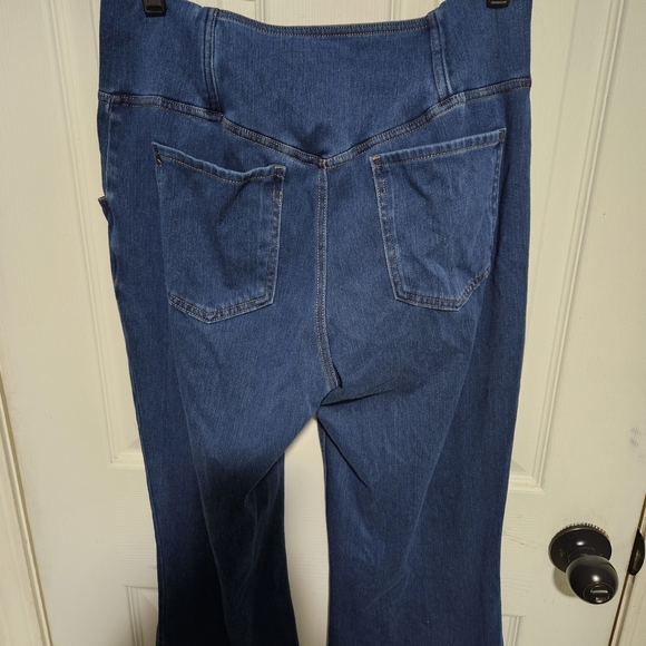 Women's Blue Jeans - Picture 5 of 5